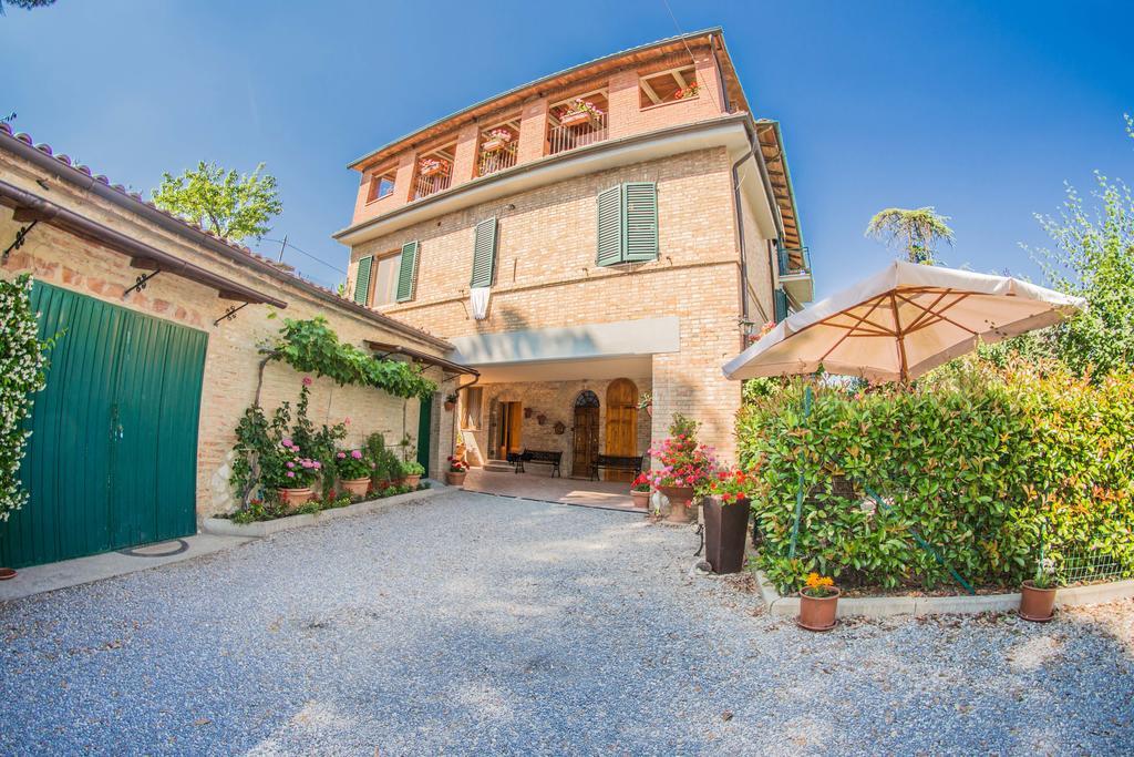 Gasthaus I Due Cipressi Torrenieri Exterior foto